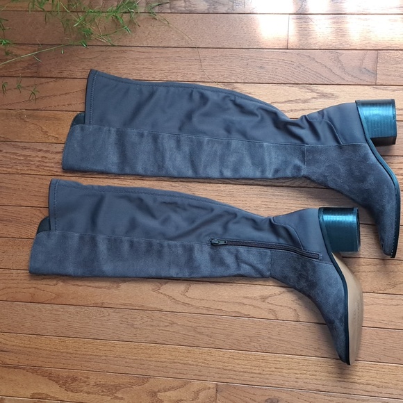 Shoes - Knee high boots size 7